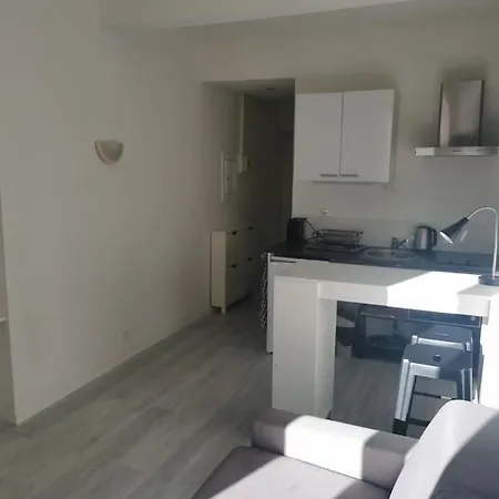 Centre Vieil Studio Apartment Antibes